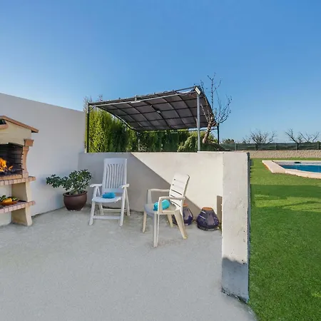 Villa Vinyes By