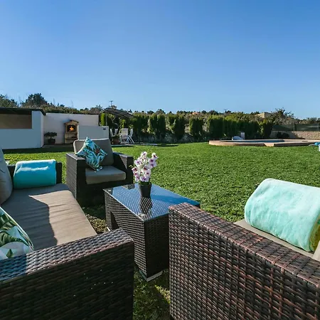 Villa Vinyes By